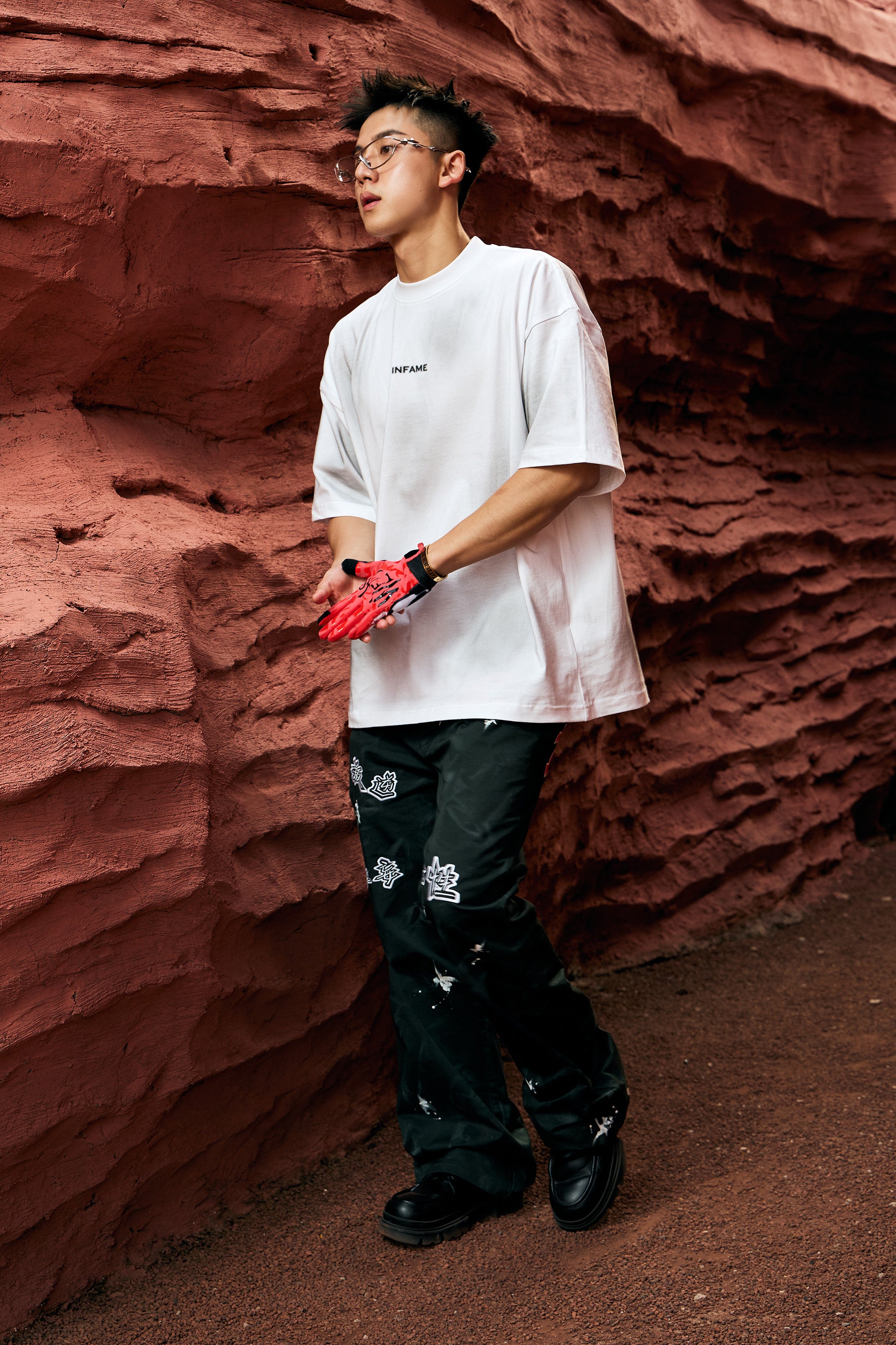 La Signature Blanche Oversized T-shirt