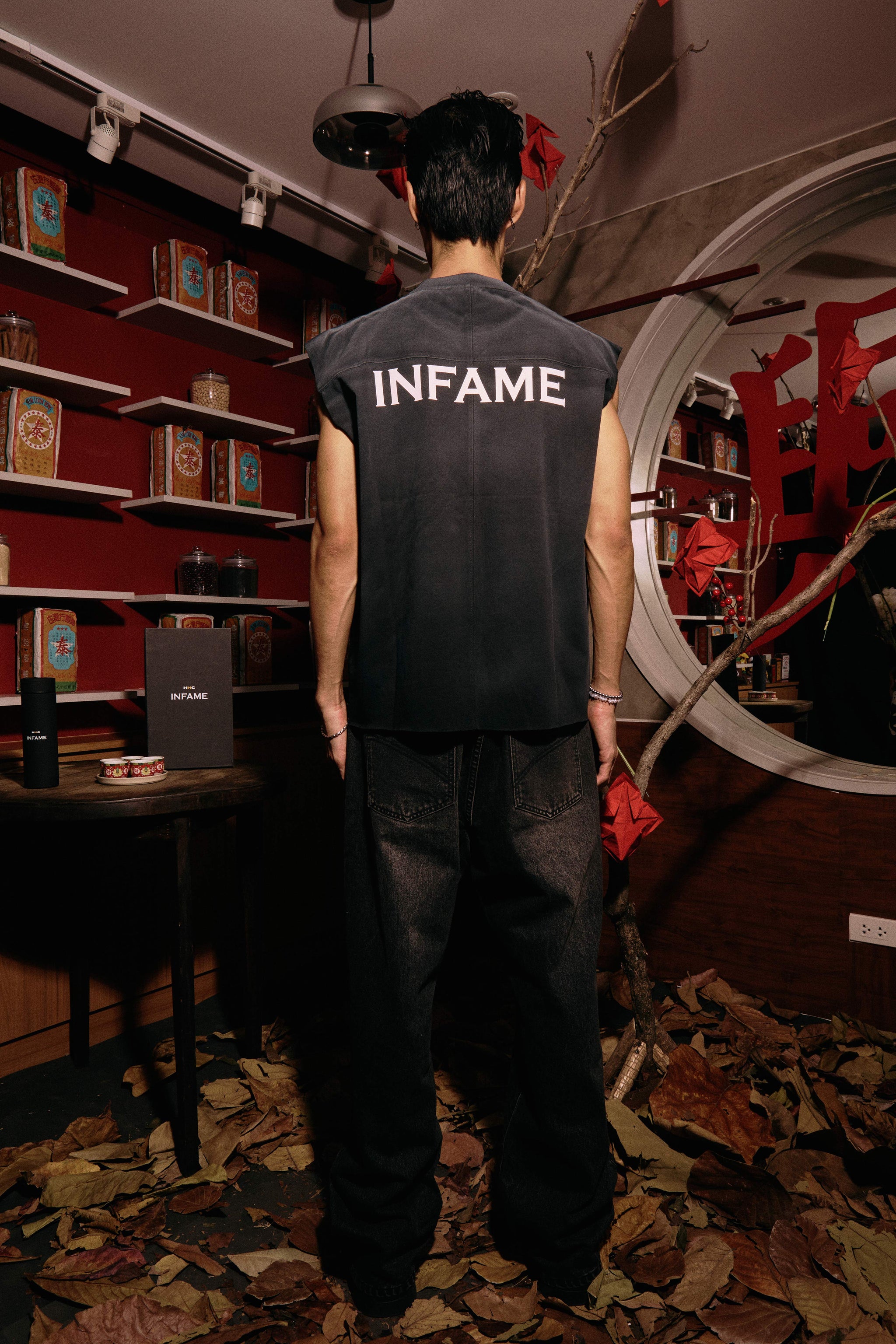 INFAME x HHC 슬리브리스 탱크탑