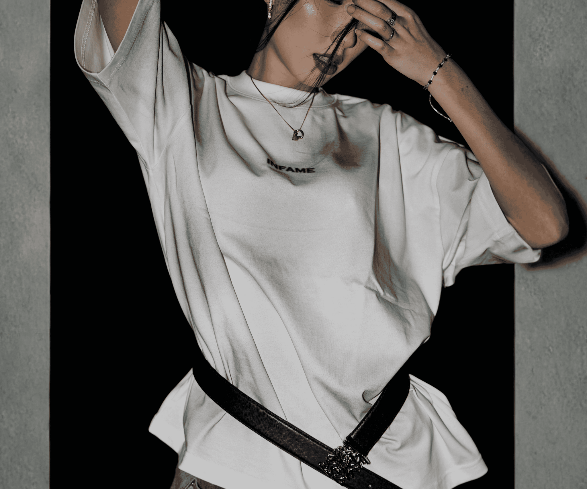 La Signature Blanche Oversized T-shirt