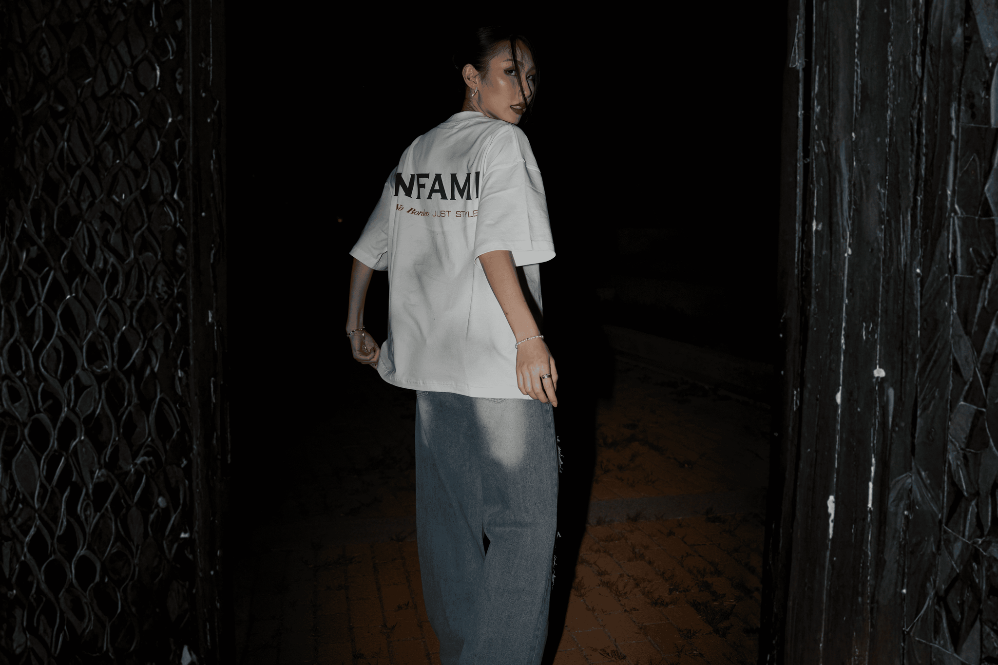 La Signature Blanche Oversized T-shirt
